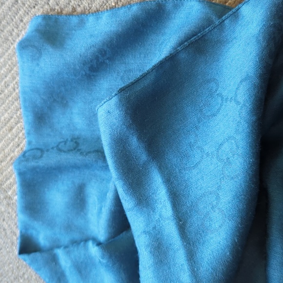 Gucci blue scarf - Picture 15 of 16